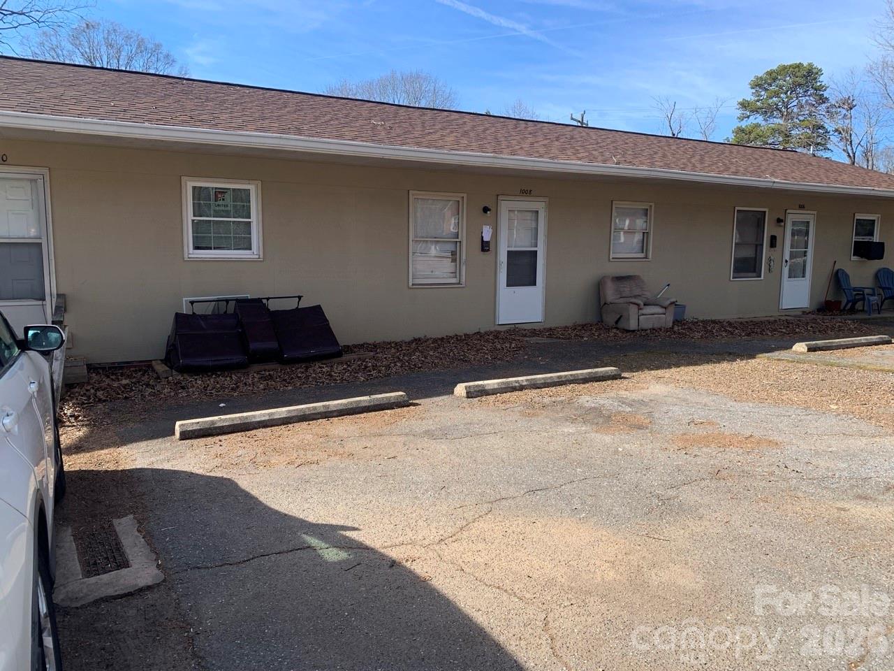 Apartment at 1006 3rd Street SE, Hickory, photo 10 of 22