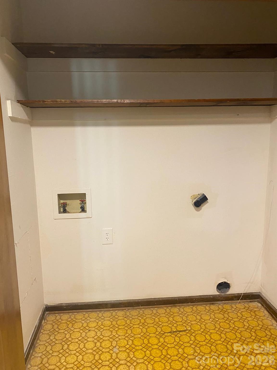 Apartment at 1006 3rd Street SE, Hickory, photo 19 of 22