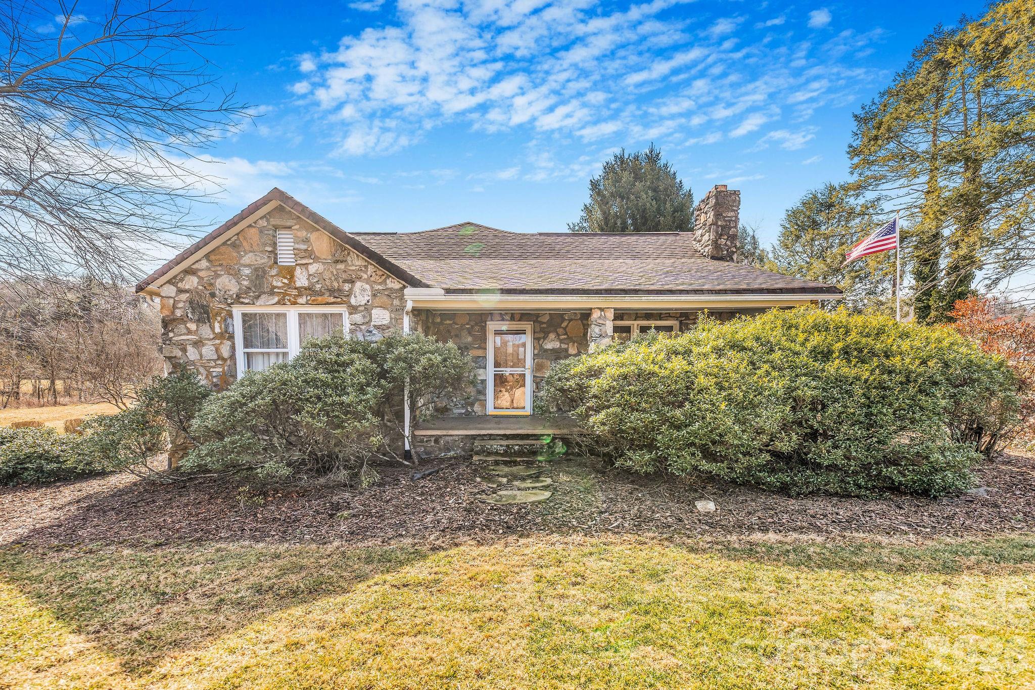 Original 1947 home with 2006-7 addition - 22 Mountain Spring Lane, Canton