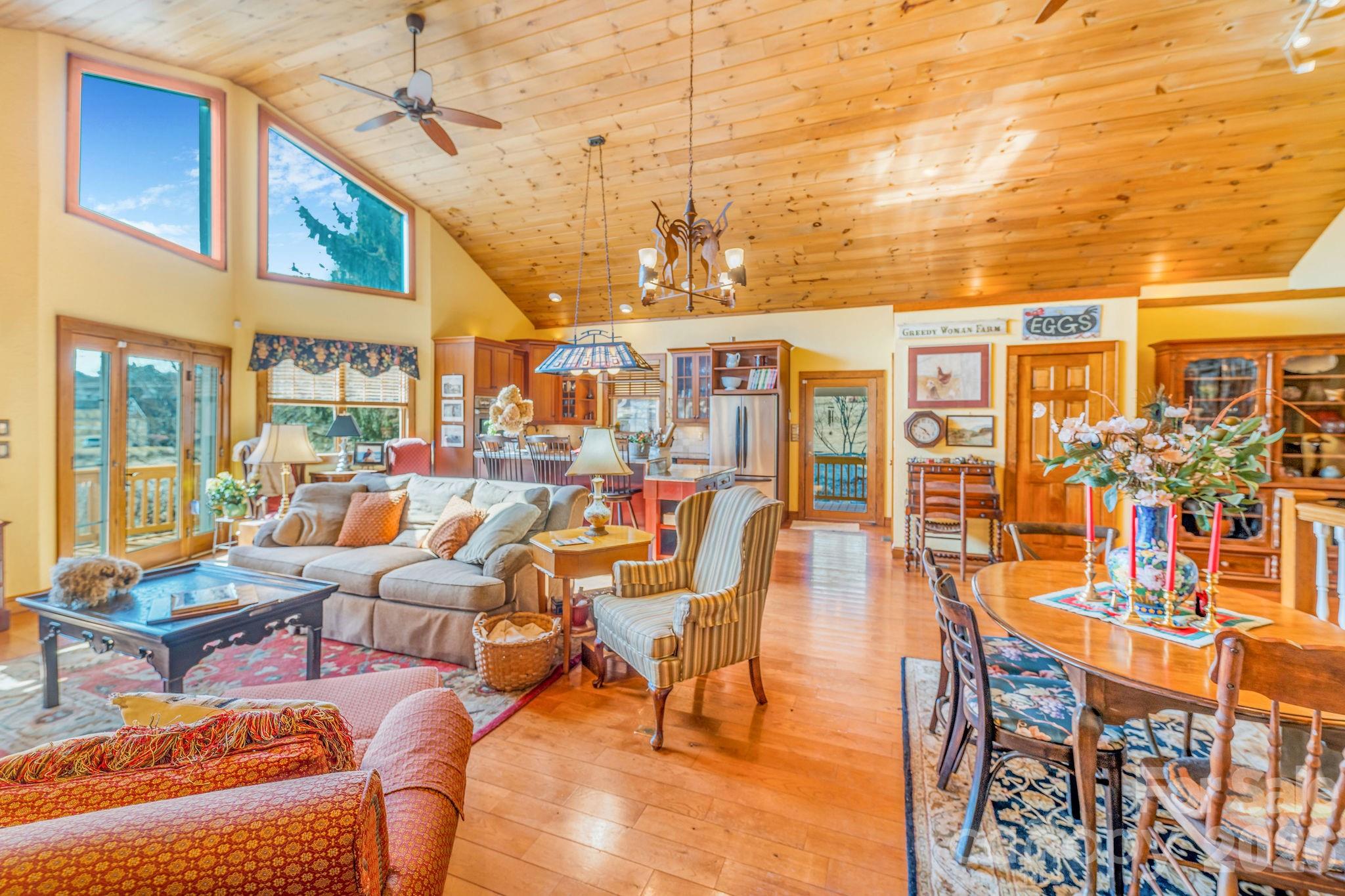 Open concept living - 22 Mountain Spring Lane, Canton