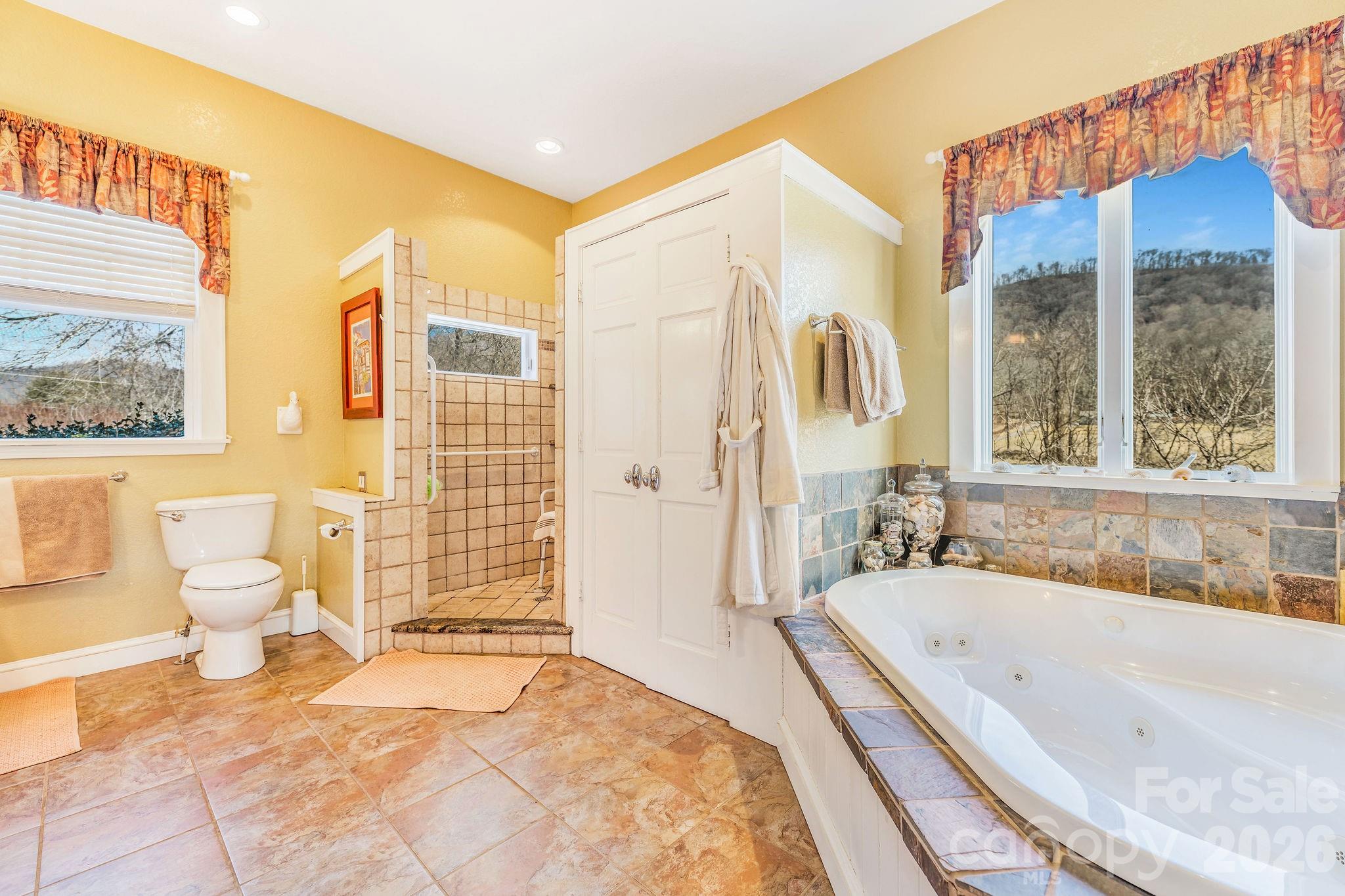 Large primary en suite with garden tub and tiled shower - 22 Mountain Spring Lane, Canton