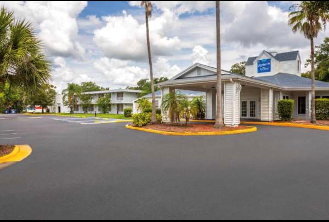 2930 NE POLYNESIAN ISLE #219
