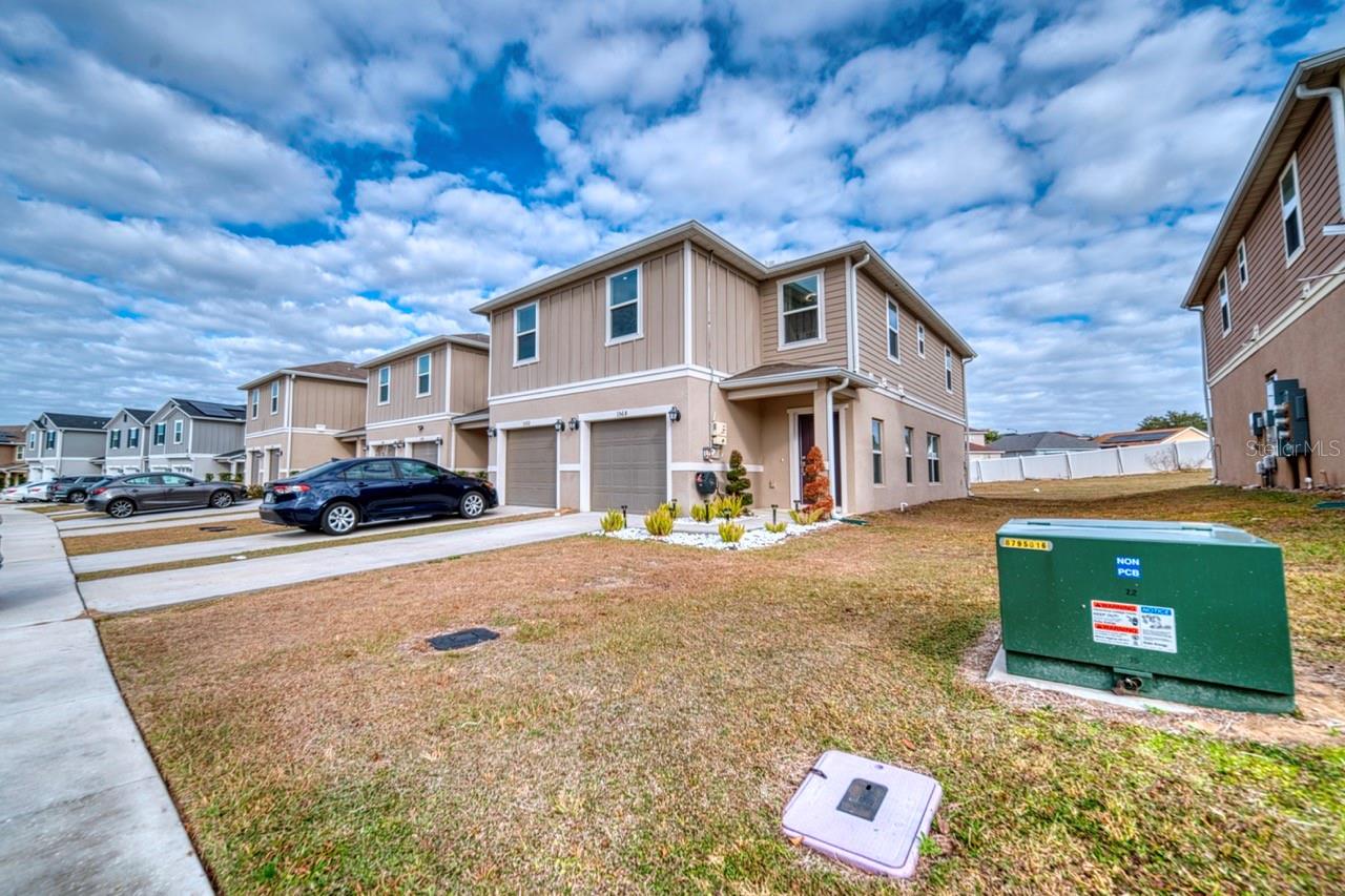 Townhouse at 1568 MIRABELLA CIR, DAVENPORT, photo 2 of 35