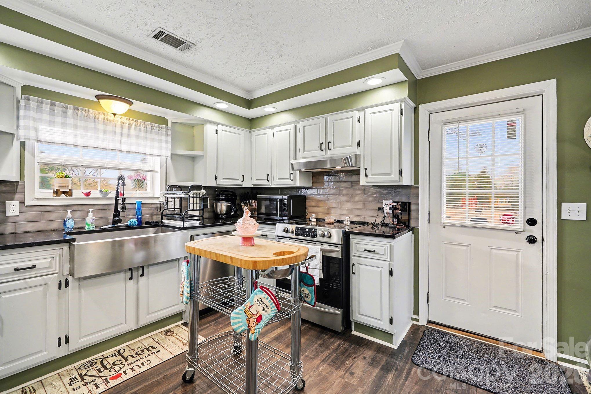 Single Family Residence at 2166 Statesville Highway, Mooresville, photo 4 of 19