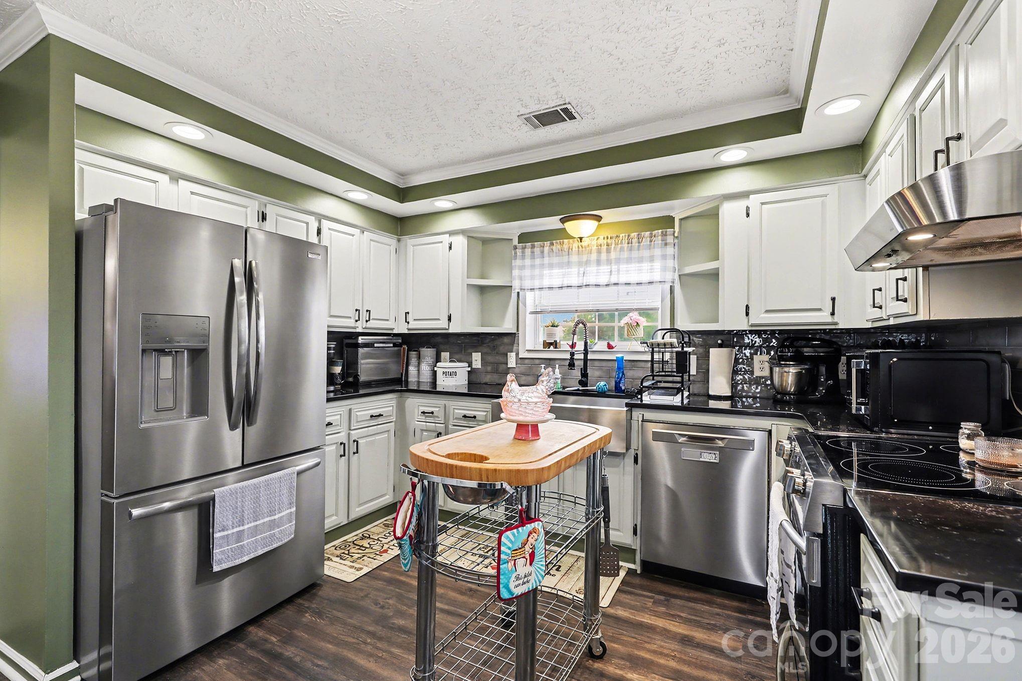 Single Family Residence at 2166 Statesville Highway, Mooresville, photo 5 of 19