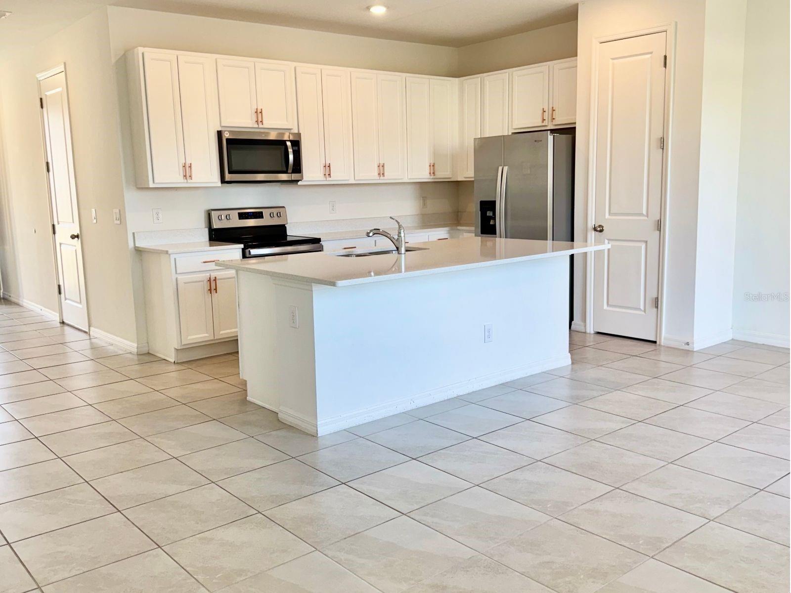Townhouse at 1613 PELICAN DR, DAVENPORT, photo 6 of 26