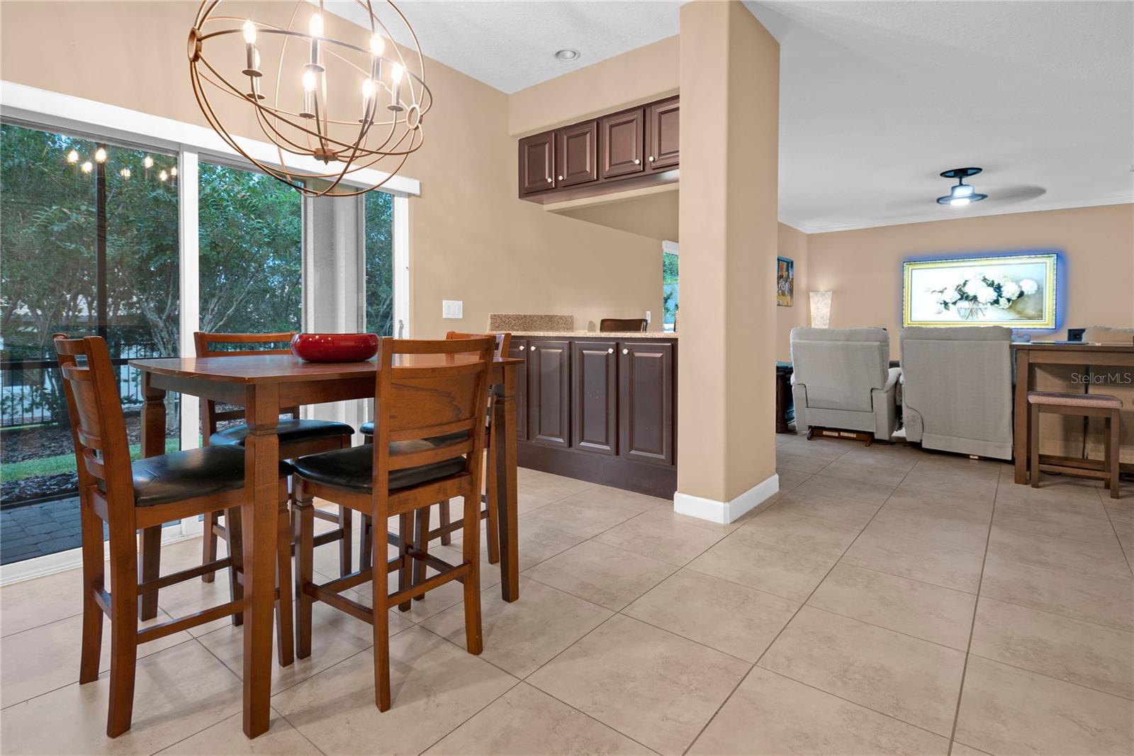 Kitchen dining nook and dry bar - 1301 GLENEAGLES LN, DAVENPORT