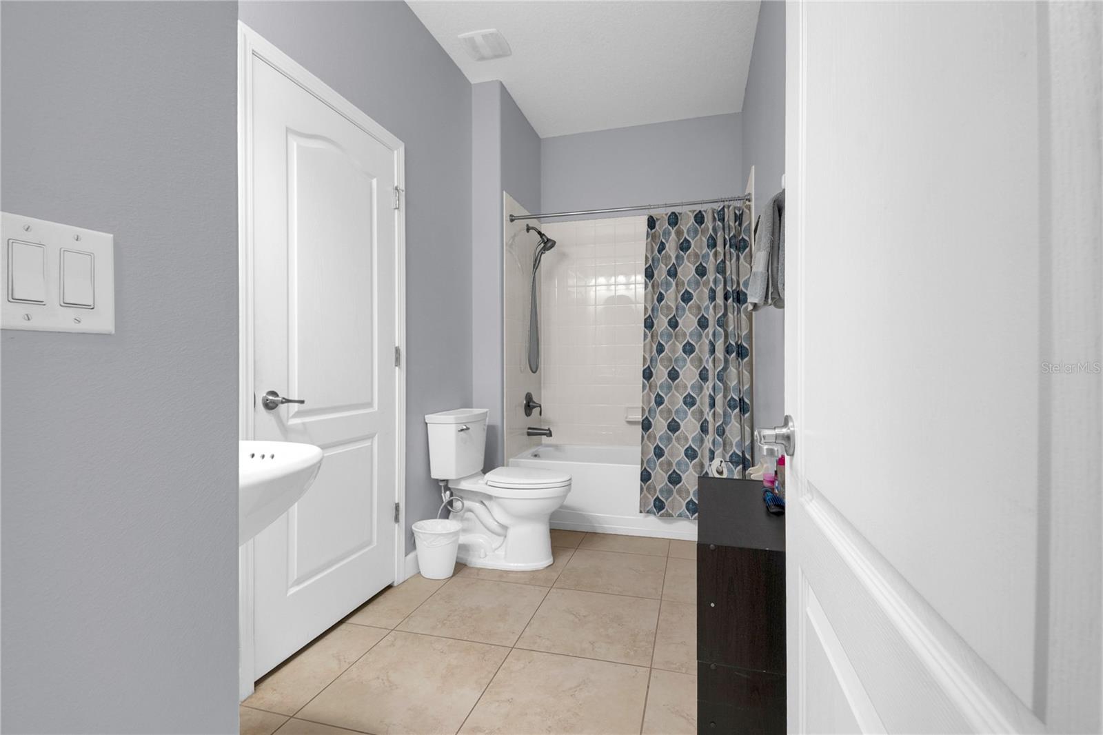 Downstairs bathroom - 1301 GLENEAGLES LN, DAVENPORT