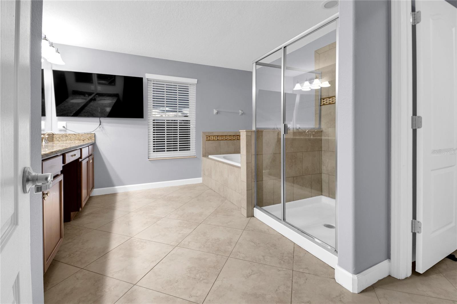 Master Bathroom (upstairs) - 1301 GLENEAGLES LN, DAVENPORT