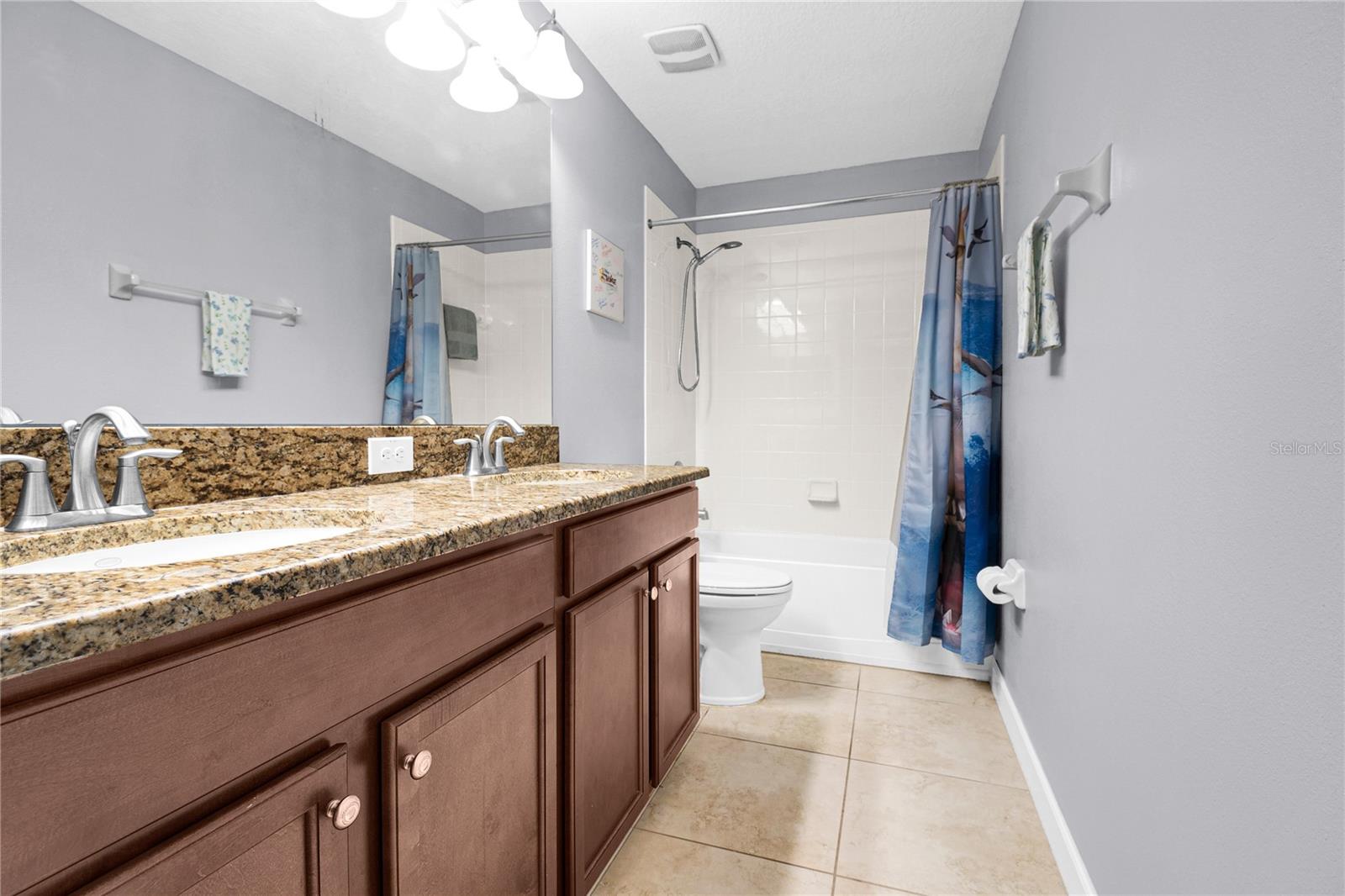 Upstairs hall bathroom - 1301 GLENEAGLES LN, DAVENPORT