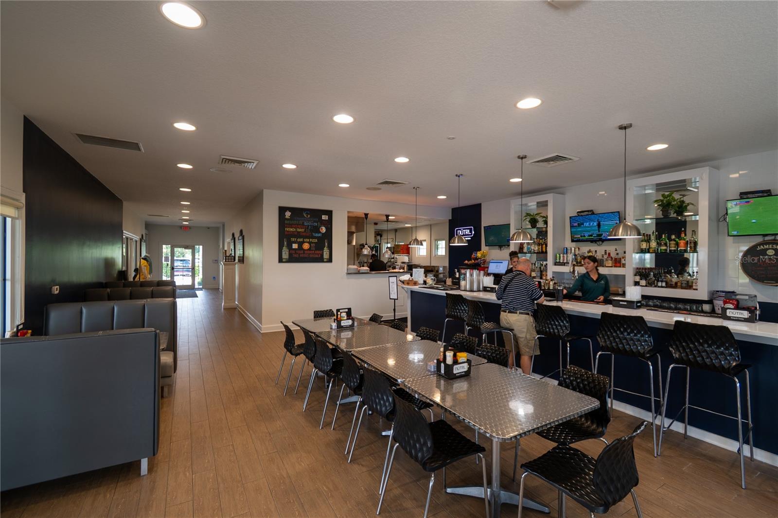 Golf Course diner - 1301 GLENEAGLES LN, DAVENPORT