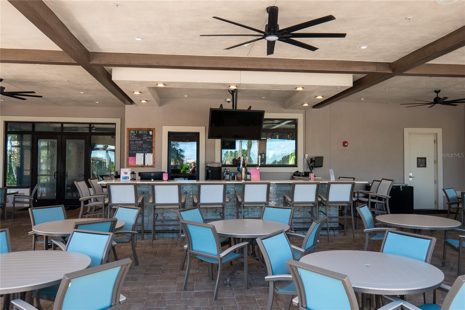The Plaza outdoor bar and seating - 1301 GLENEAGLES LN, DAVENPORT