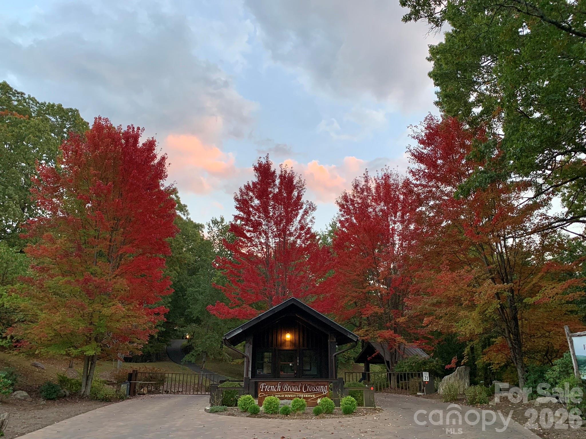 Gated neighborhood entrance which shines in the Fall! - 75 Wild Turkey Loop, Marshall