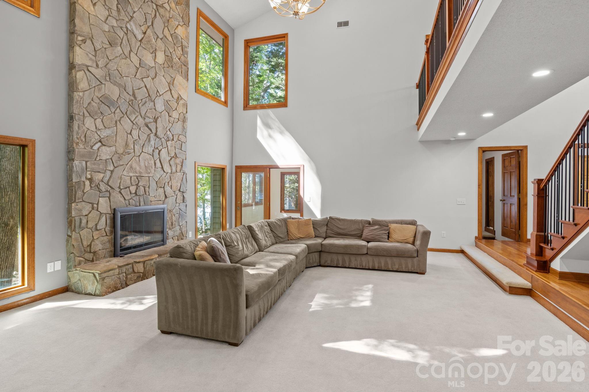 Single Family Residence at 19322 Yachtman Drive, Cornelius, photo 4 of 54