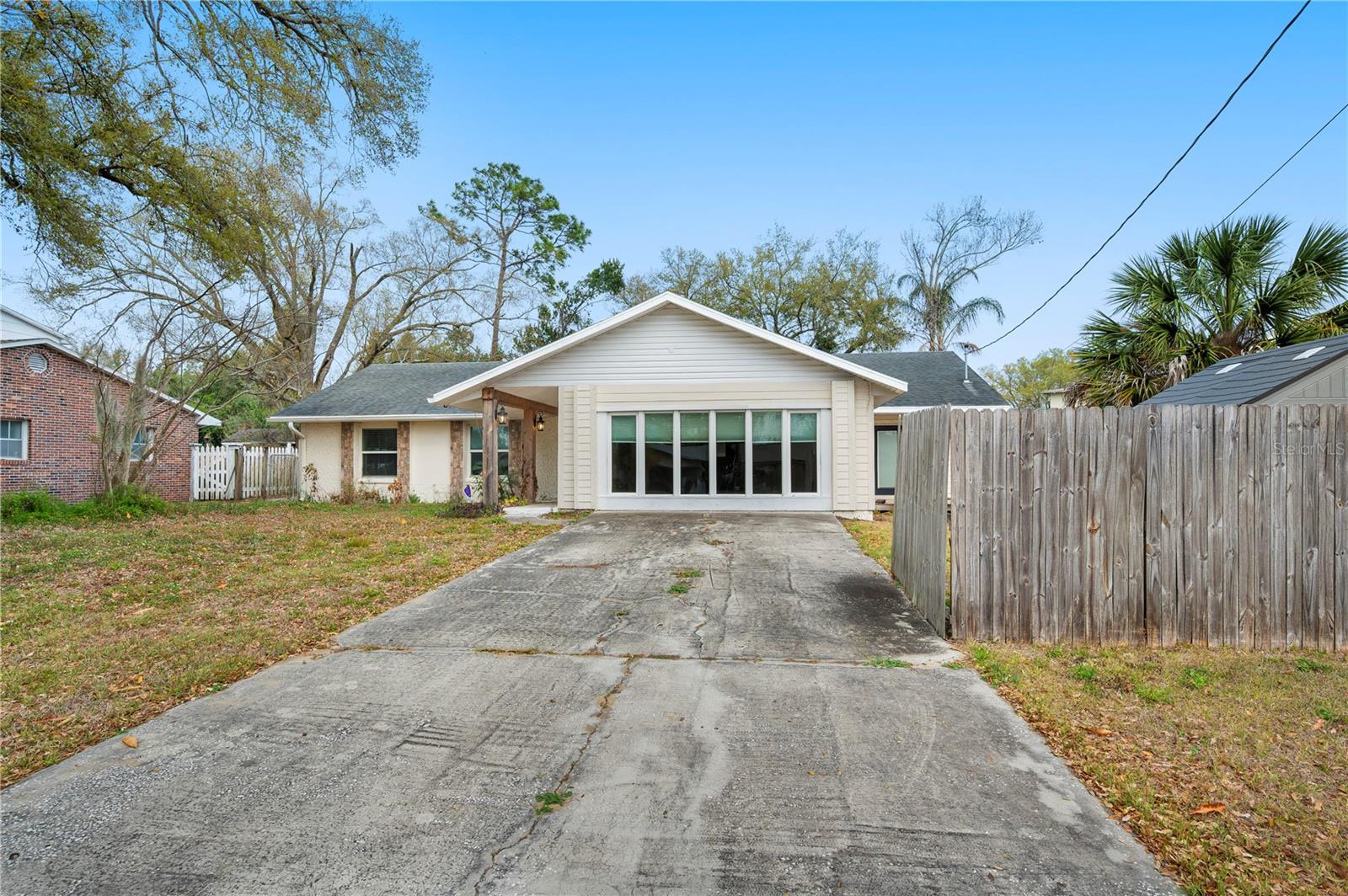 132 ALACHUA DR