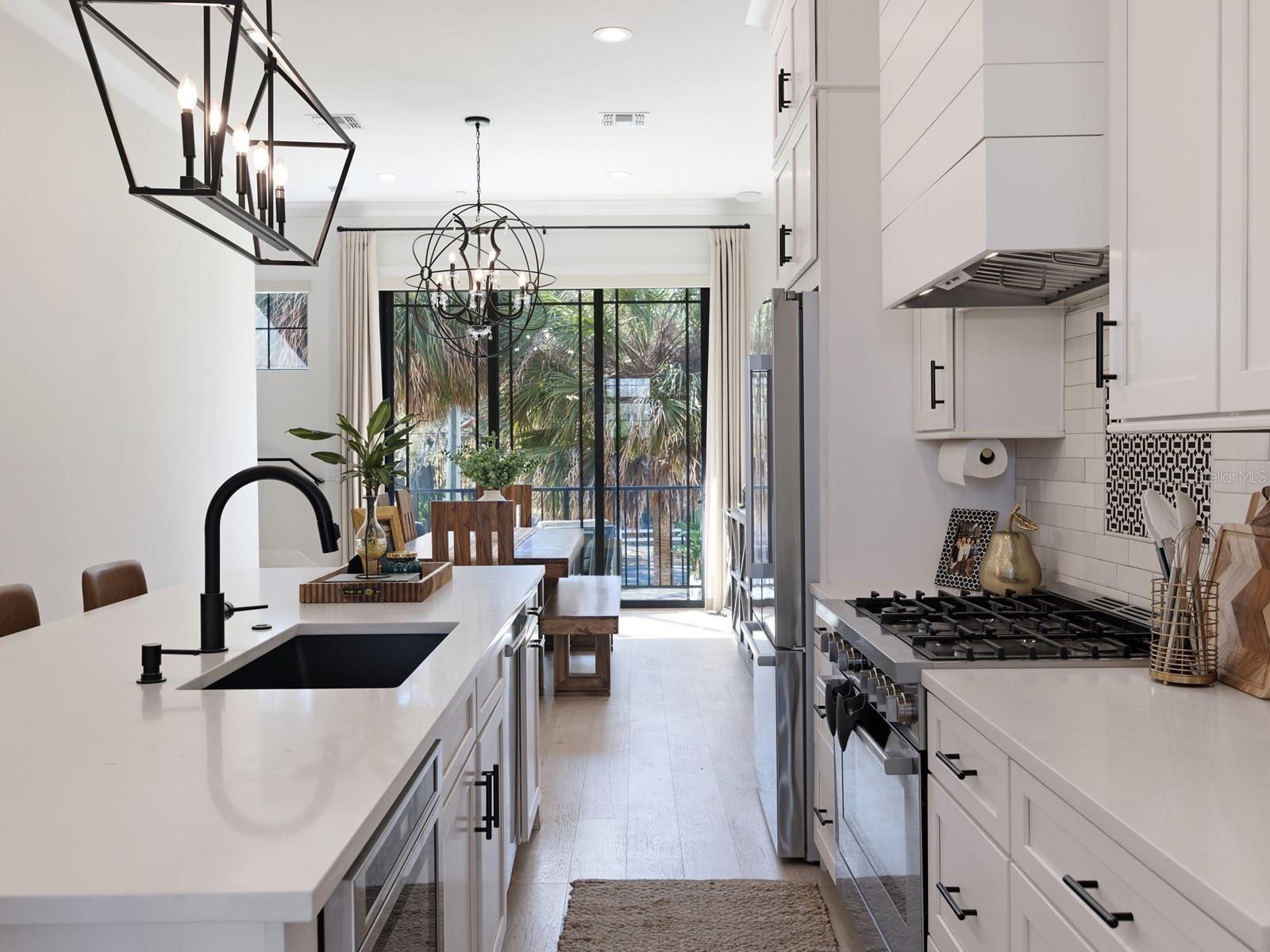 Townhouse at 64 N PARK AVE, WINTER GARDEN, photo 11 of 38