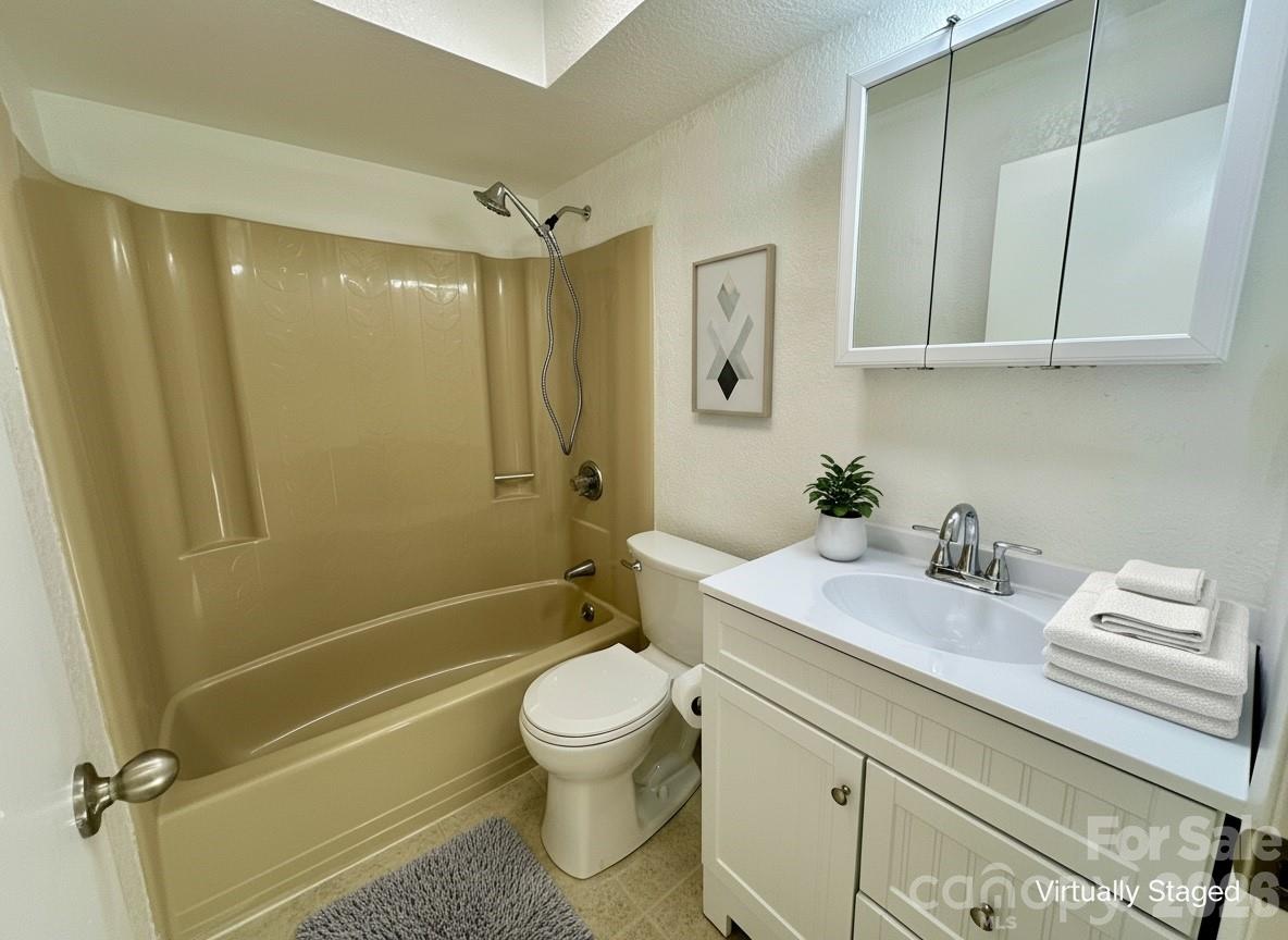 Bath Room 1 - 5381 State HWY 197 S Highway, Burnsville