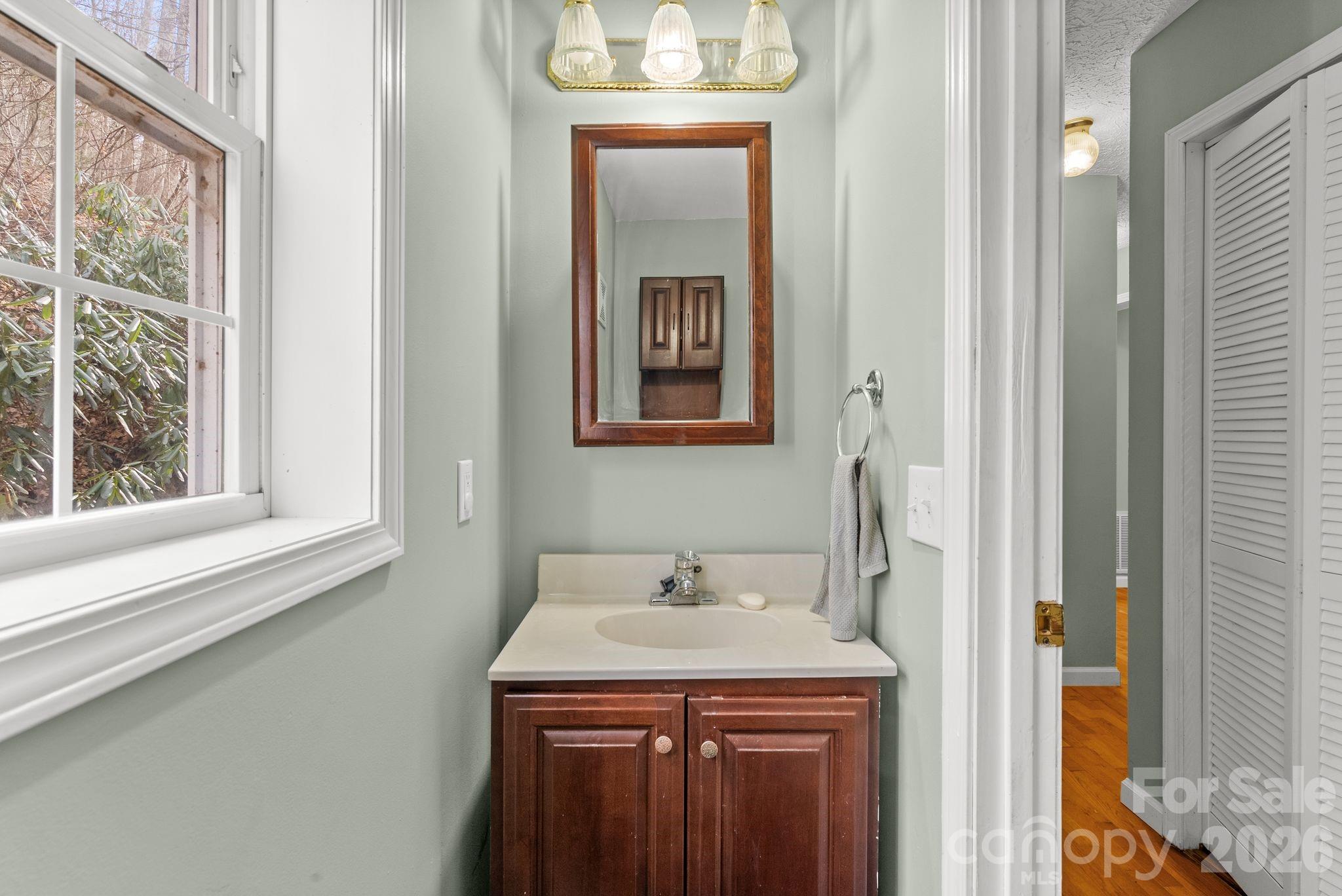 Half Bath - 842 Grouse Road, Clyde