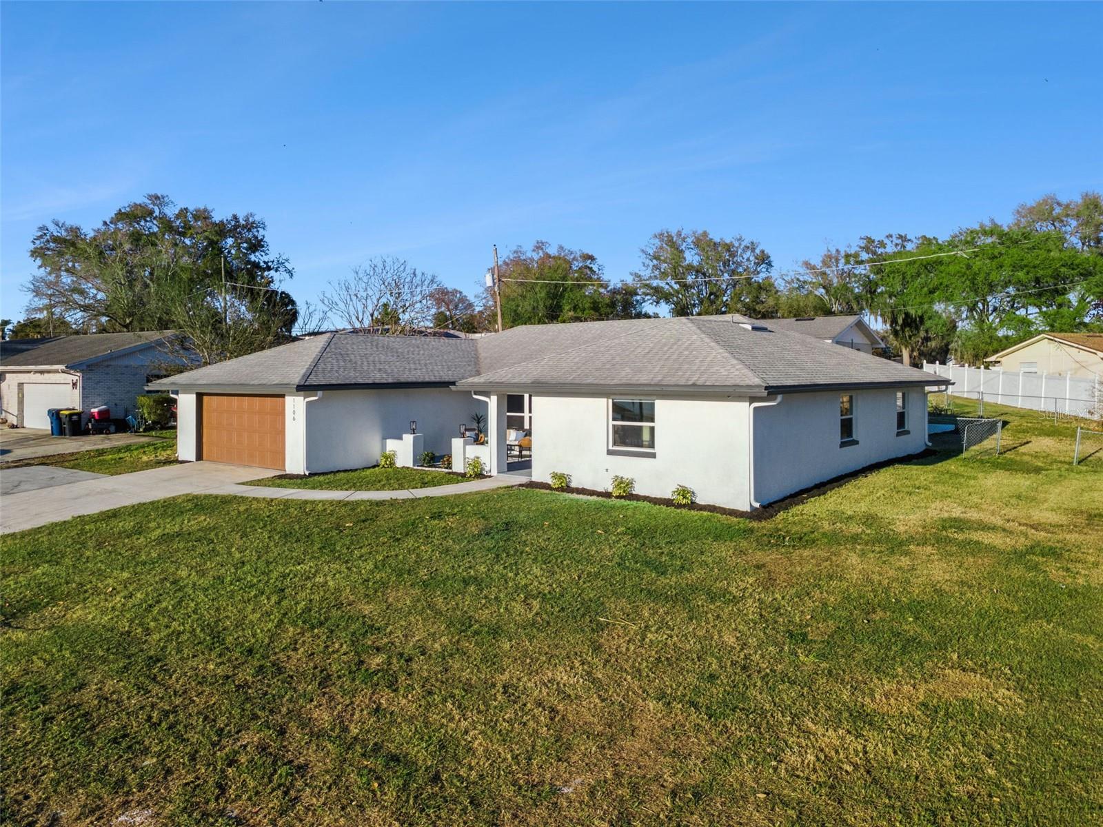 Welcome to a lakefront home with lake access - 1106 LAKE ARIANA BLVD, AUBURNDALE