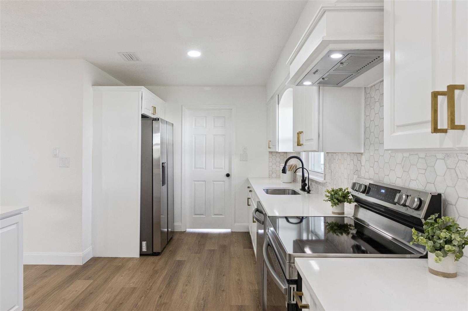 Single Family Residence at 1106 LAKE ARIANA BLVD, AUBURNDALE, photo 17 of 53