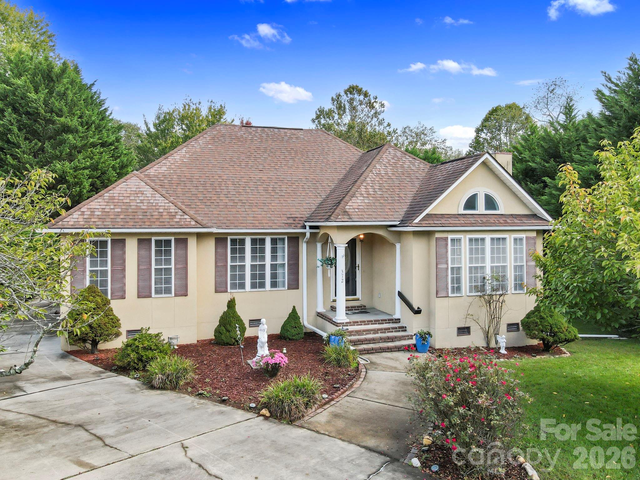 Welcome home! - 372 Kingfisher Lane, Mills River