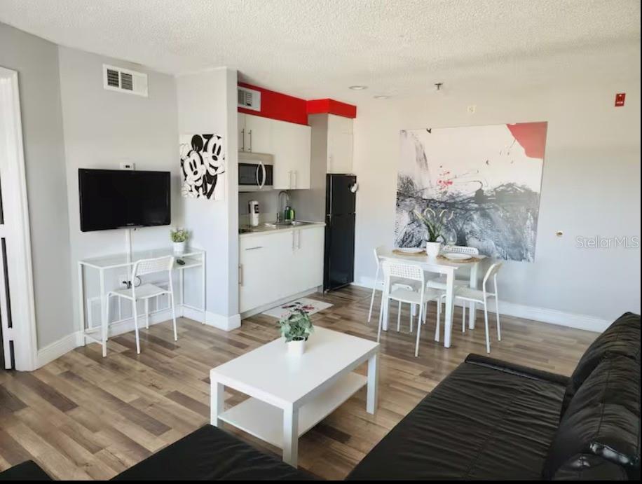 Condo - Hotel at 3100 PARKWAY BLVD #421, KISSIMMEE, photo 6 of 12