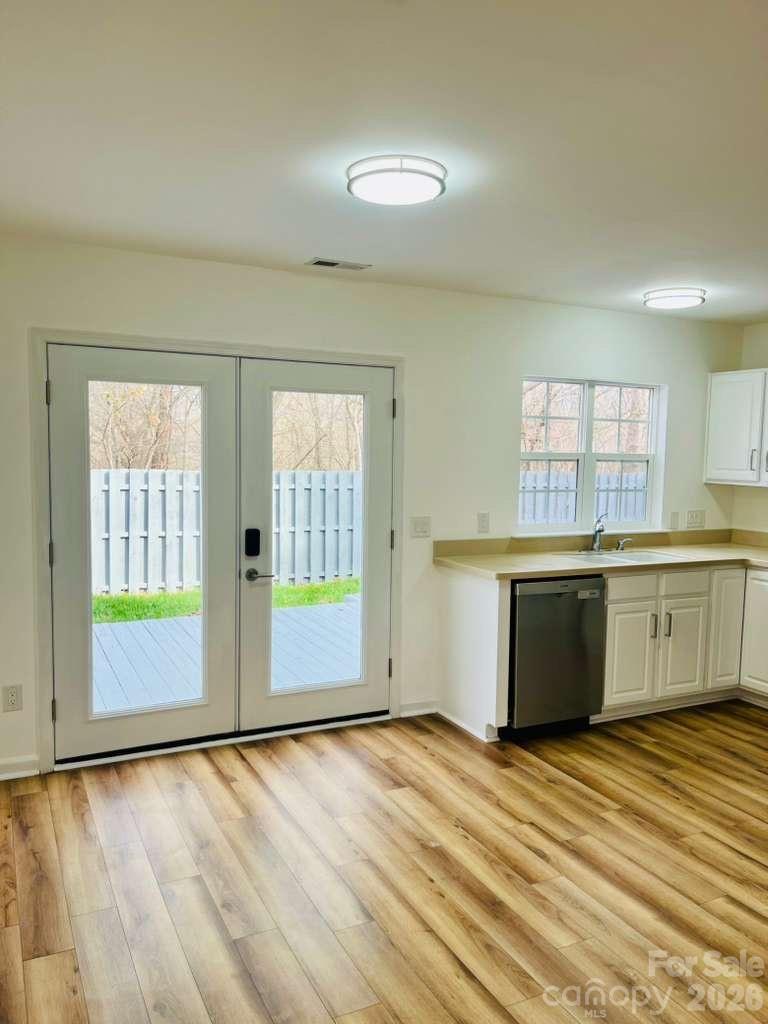 Single Family Residence at 9341 Stawell Drive, Huntersville, photo 5 of 27