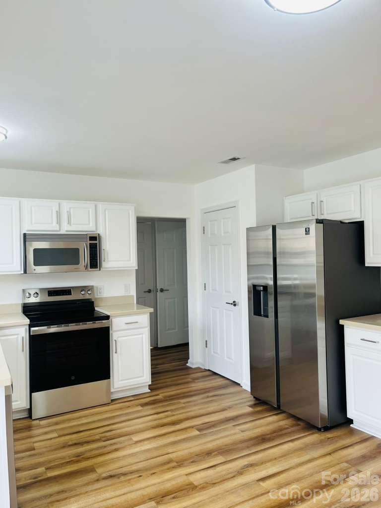 Single Family Residence at 9341 Stawell Drive, Huntersville, photo 6 of 27