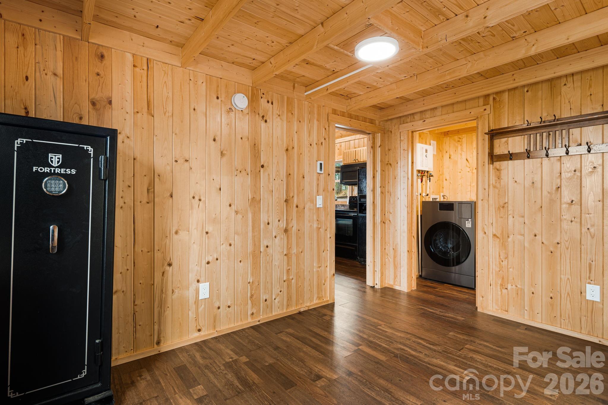 Second En-Suite Bedroom - 120 Wilderness Drive, Weaverville