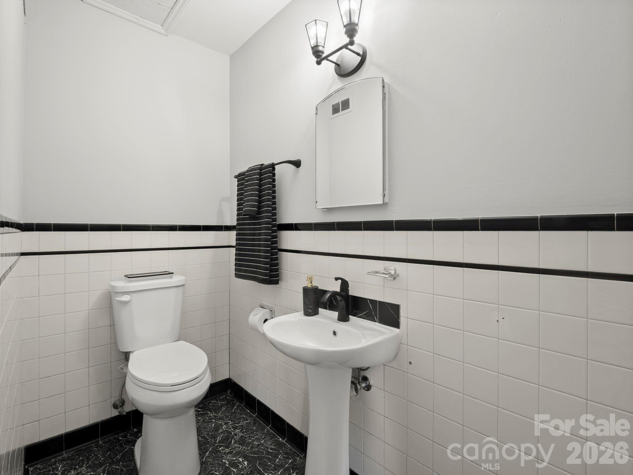 Half bath - 204 Fernwood Drive, Rutherfordton