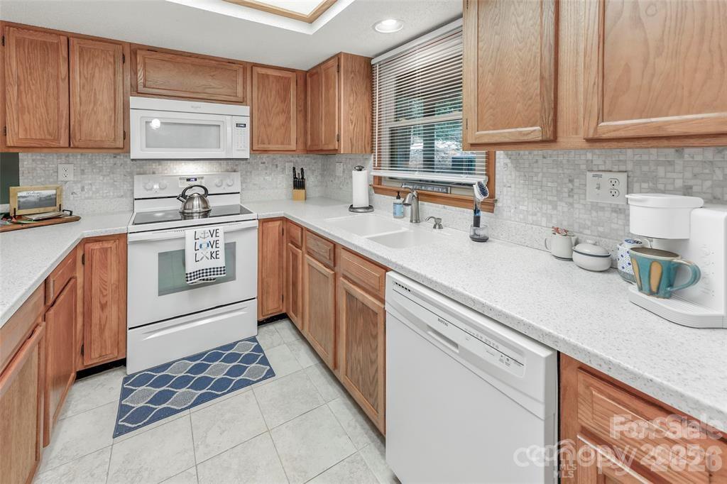 Townhouse at 385 Whitney Boulevard, Lake Lure, photo 7 of 30