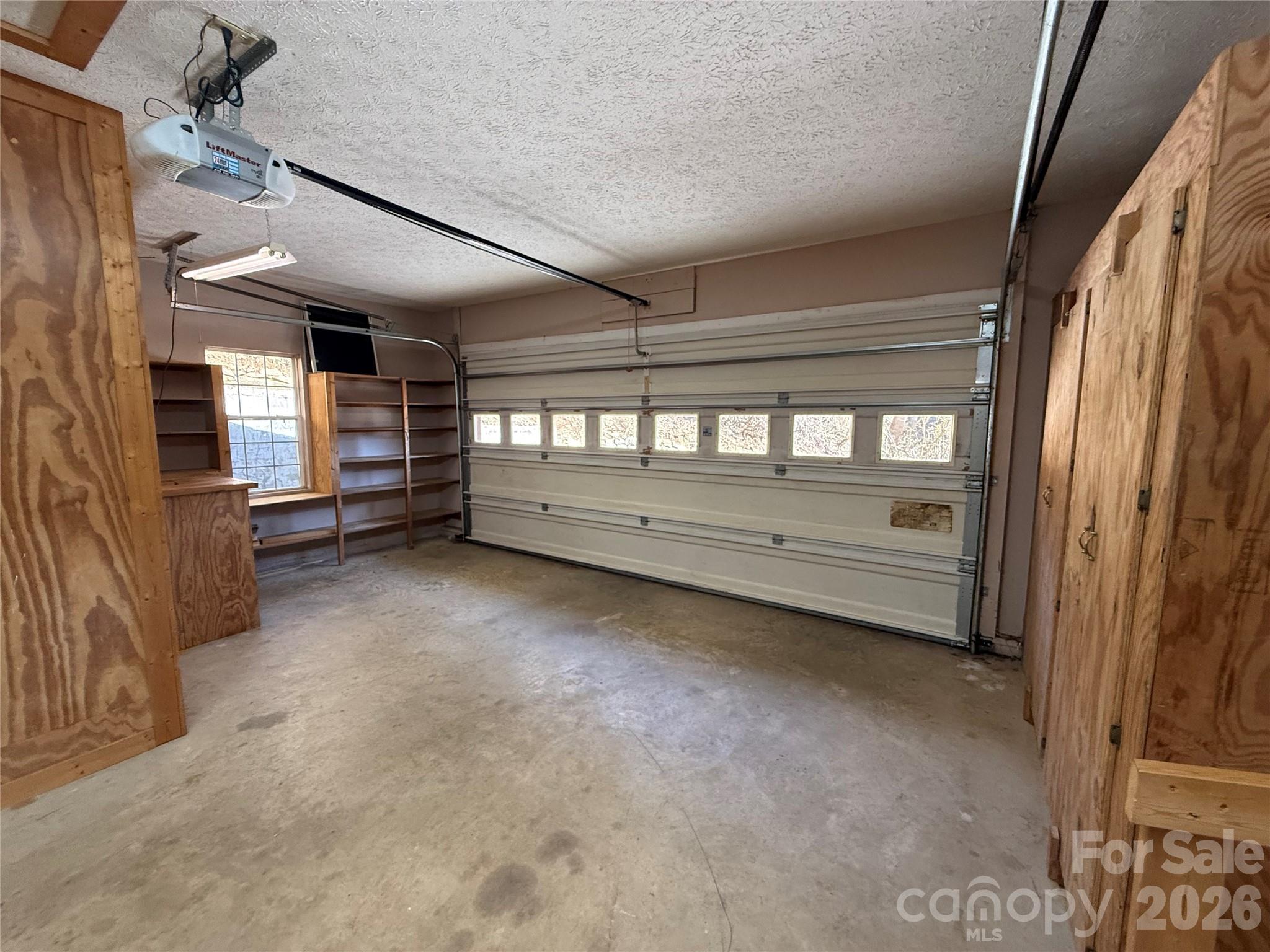 large garage with work bench - 215 Pinellas Lane, Waynesville