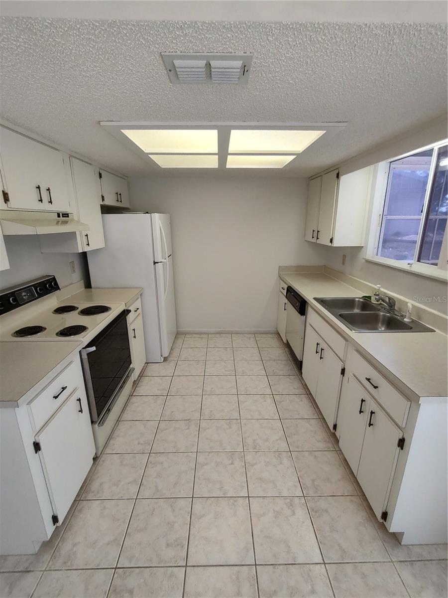 Single Family Residence at 8690 SW 108TH PL, OCALA, photo 7 of 19