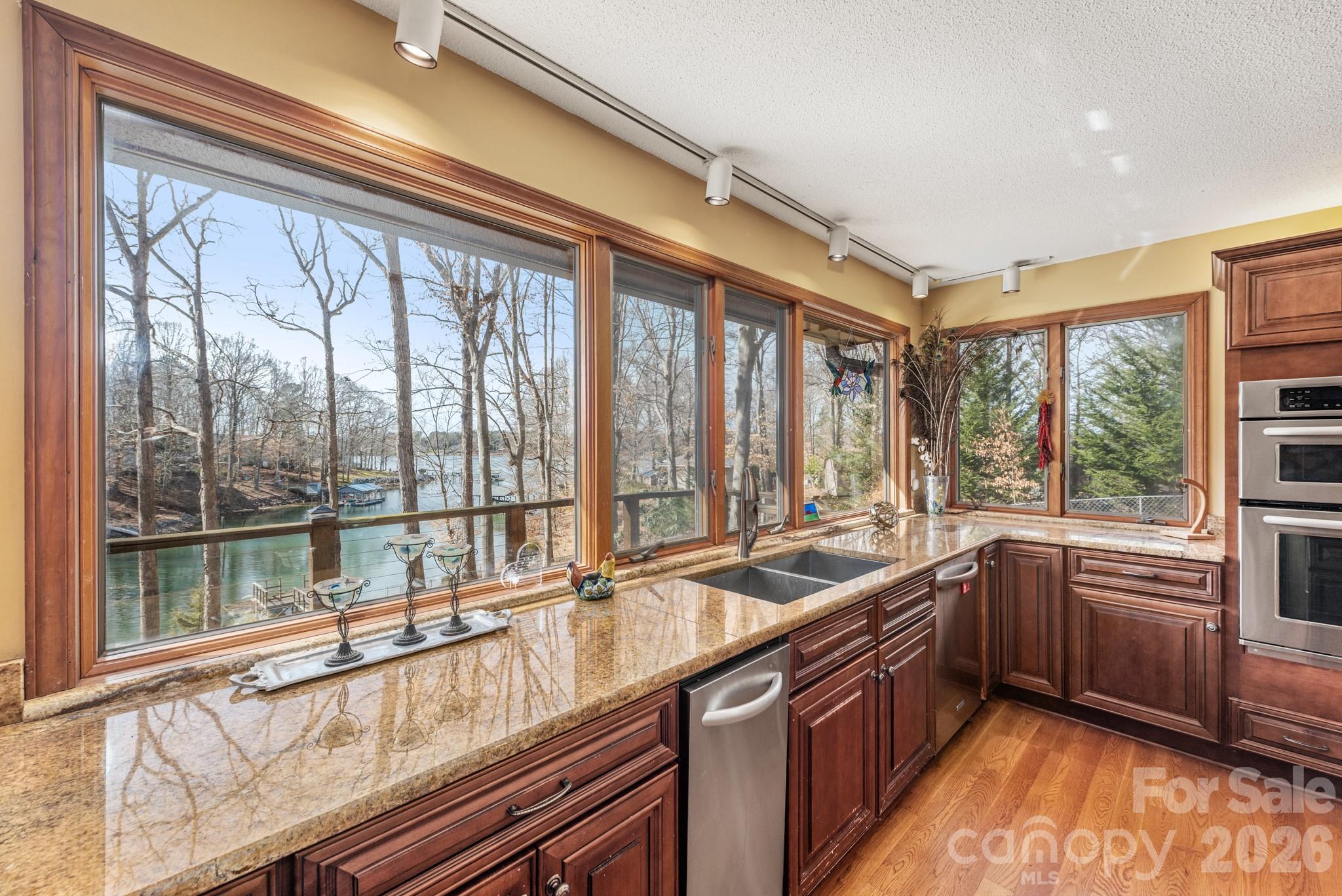 Kitchen with big windows - 151 Bridlewood Drive, Mooresville