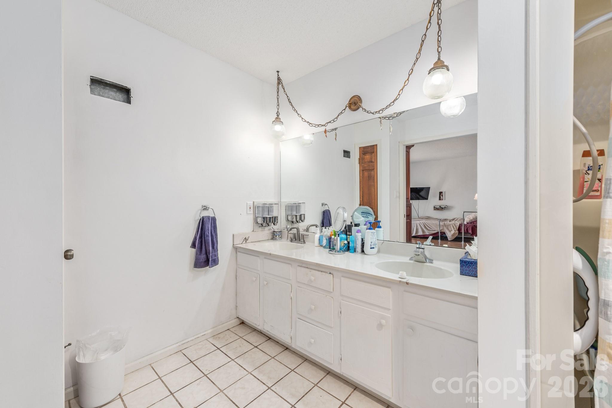 Back full bath - 151 Bridlewood Drive, Mooresville