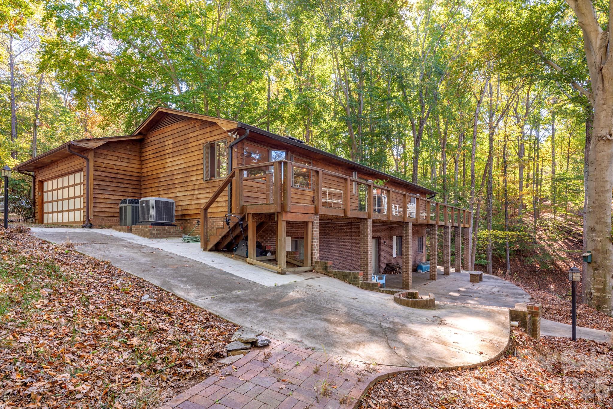 Side view of home - 151 Bridlewood Drive, Mooresville