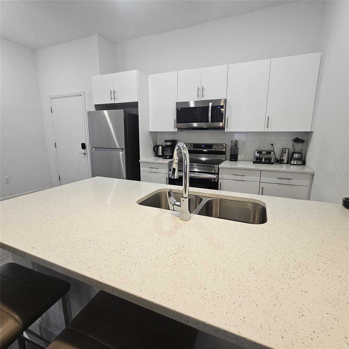 Townhouse at 379 FAMAGUSTA DR, DAVENPORT, photo 15 of 42