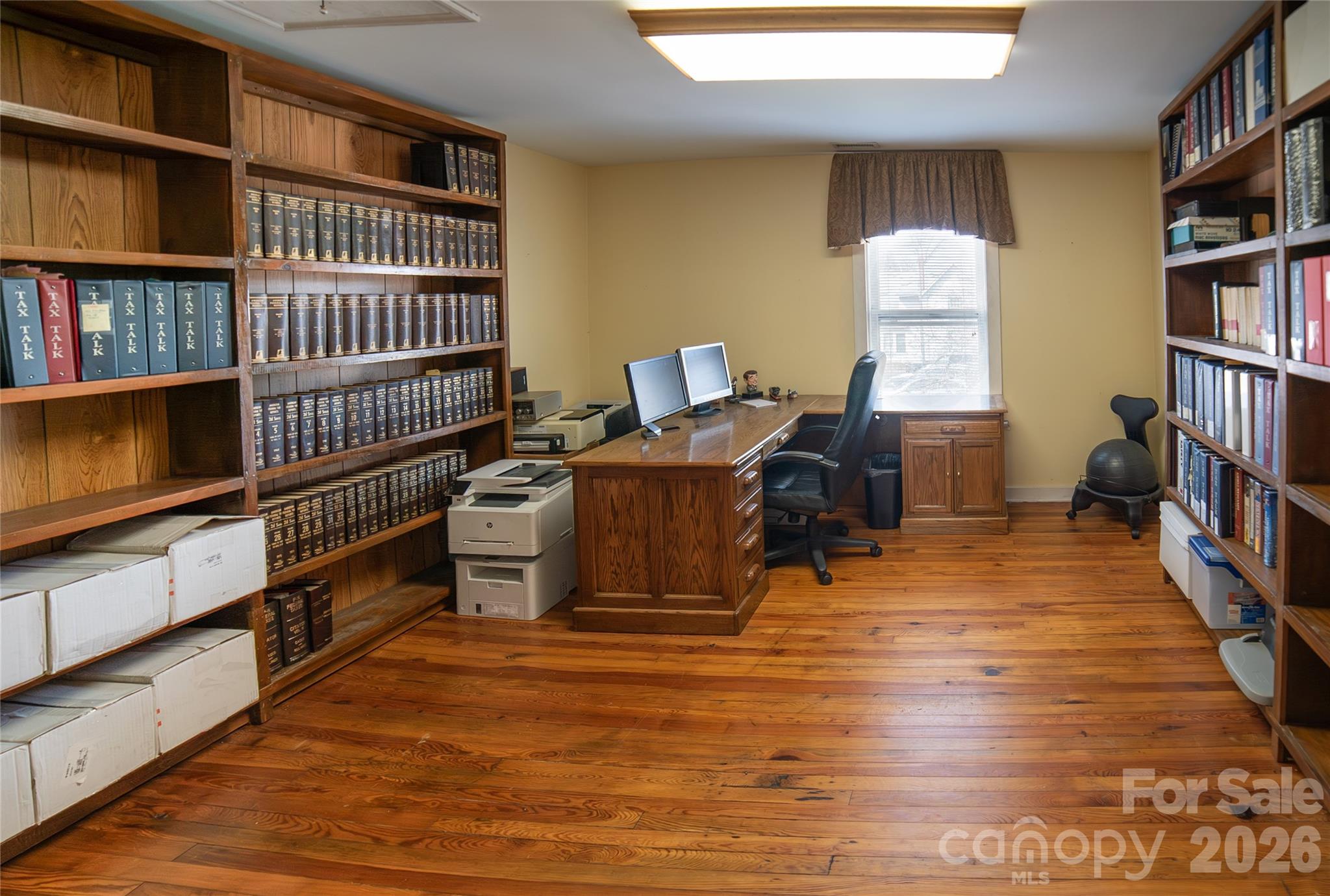 Upstairs office #1 - 508 Mulberry Street SW, Lenoir