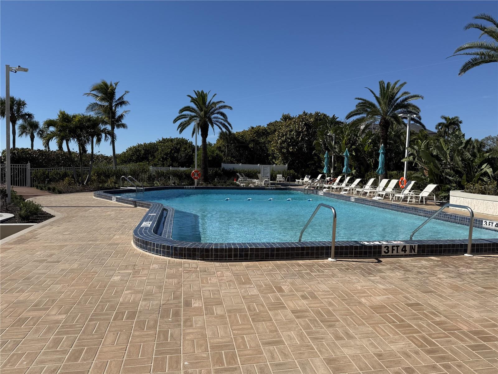 Heated pool with Spa - 775 LONGBOAT CLUB RD #401, LONGBOAT KEY