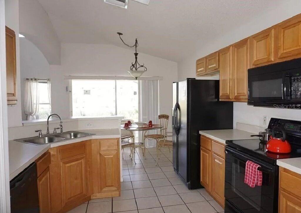 Single Family Residence at 936 LAKE BERKLEY DR, KISSIMMEE, photo 7 of 45