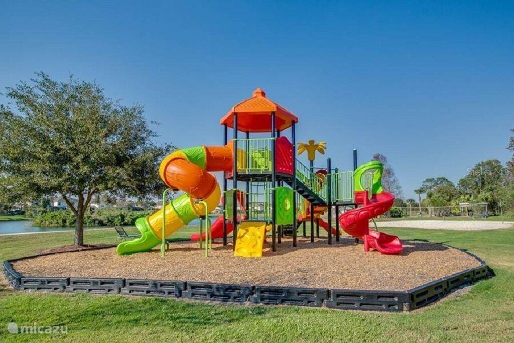 Single Family Residence at 936 LAKE BERKLEY DR, KISSIMMEE, photo 40 of 45