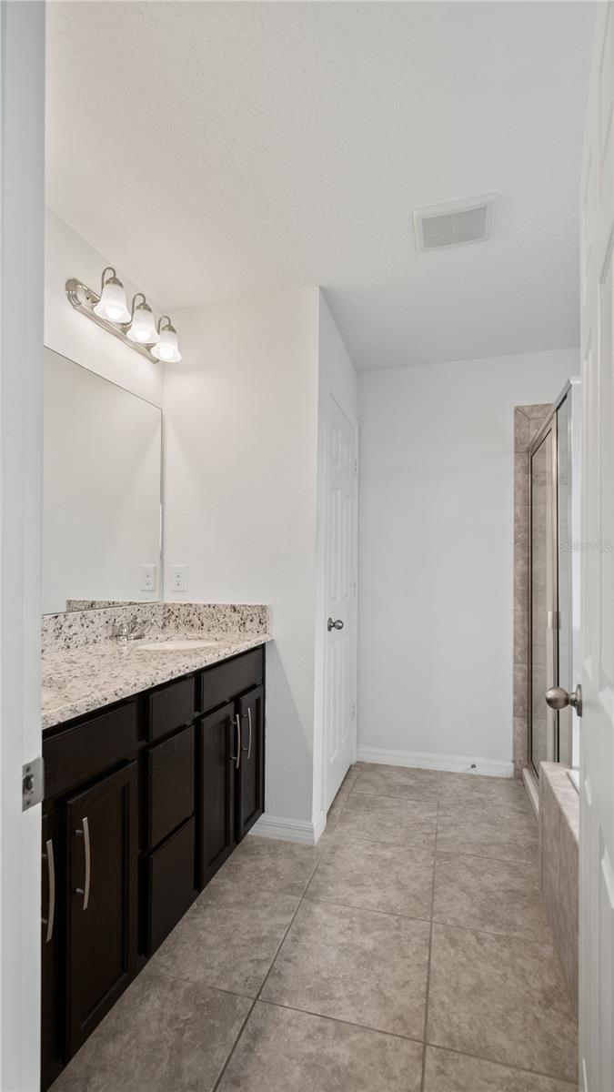 Primary Bath - 8113 RED STOPPER LN, WINTER GARDEN