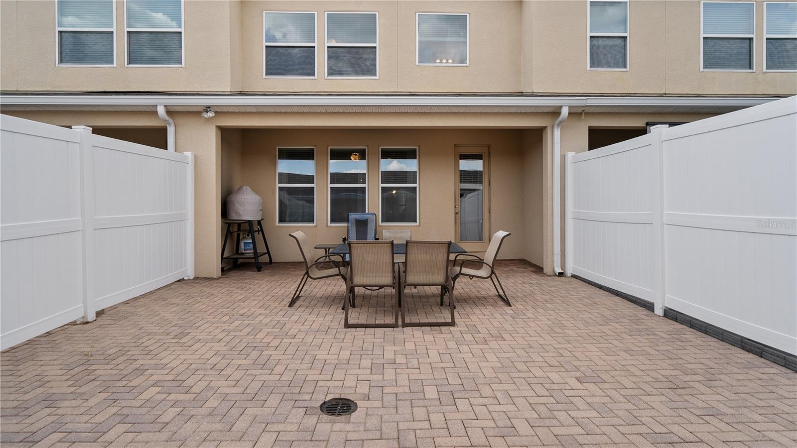 Courtyard - 8113 RED STOPPER LN, WINTER GARDEN