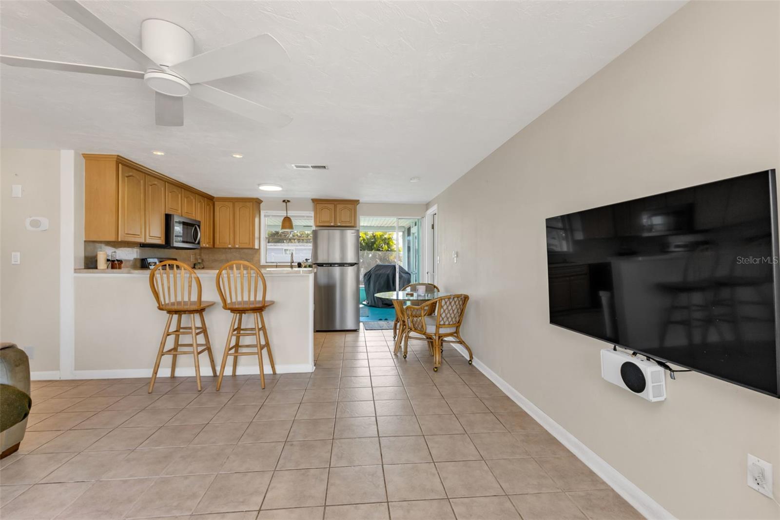 Single Family Residence at 960 DARWIN RD, VENICE, photo 5 of 37
