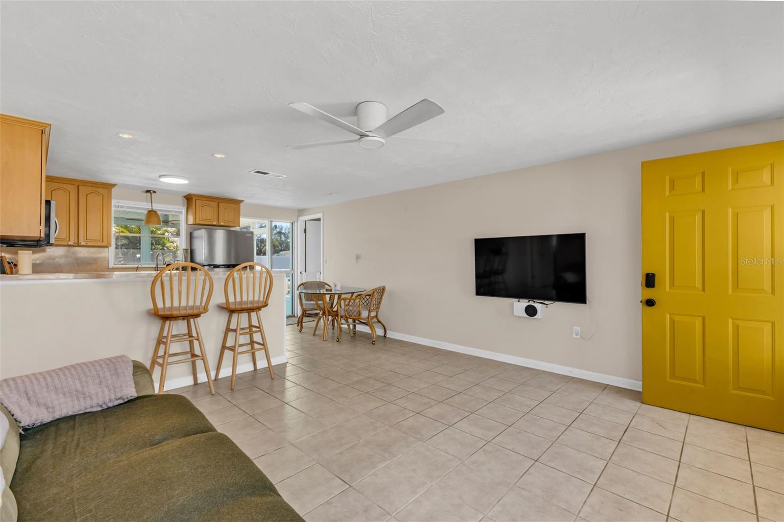 Single Family Residence at 960 DARWIN RD, VENICE, photo 9 of 37