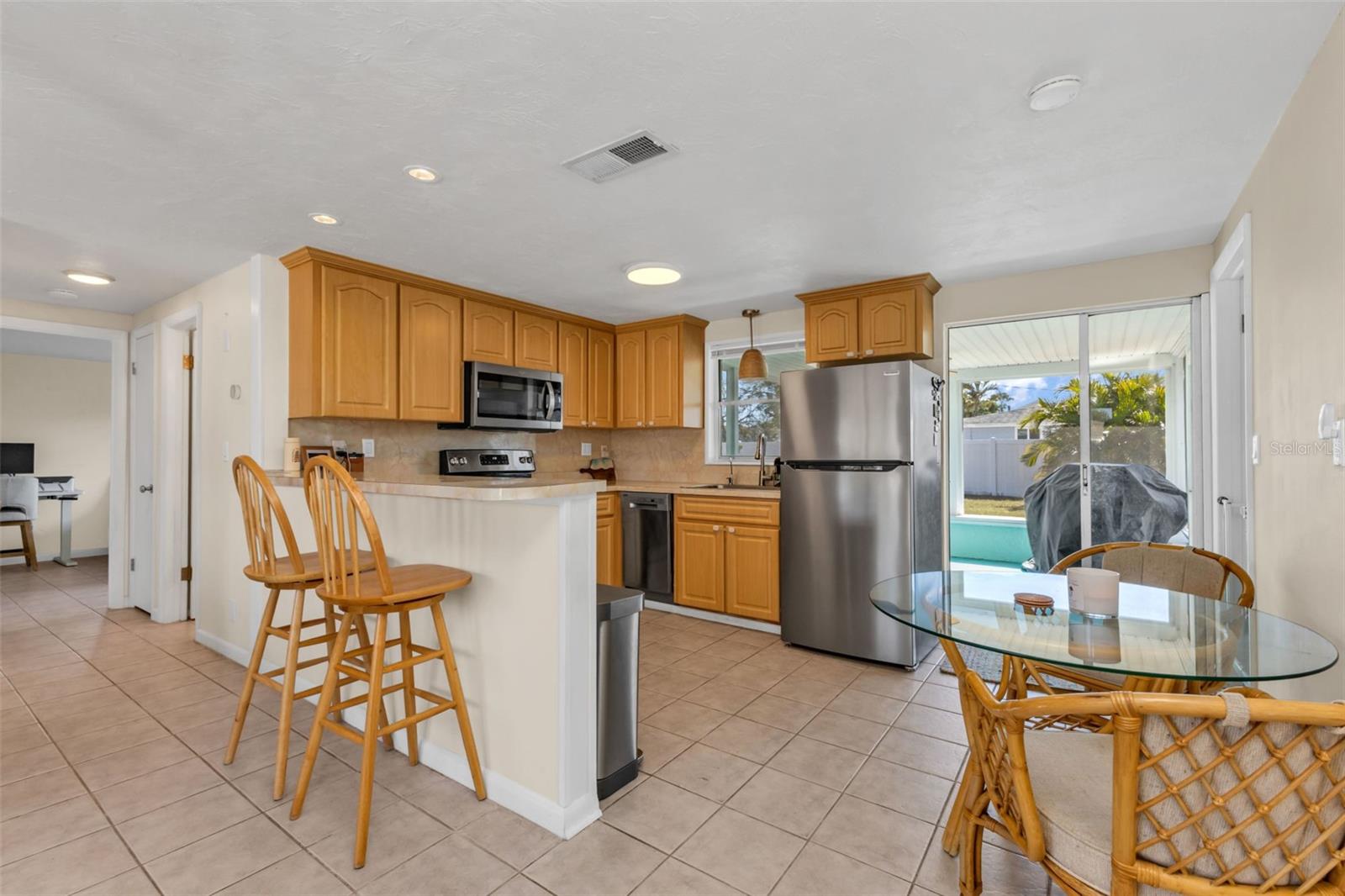 Single Family Residence at 960 DARWIN RD, VENICE, photo 11 of 37