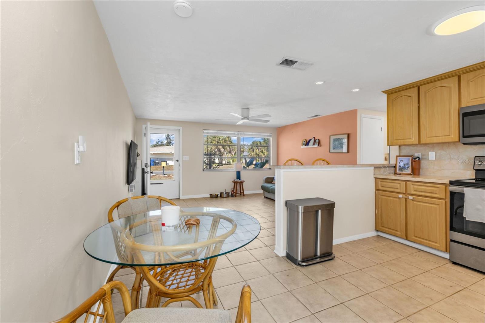 Single Family Residence at 960 DARWIN RD, VENICE, photo 14 of 37