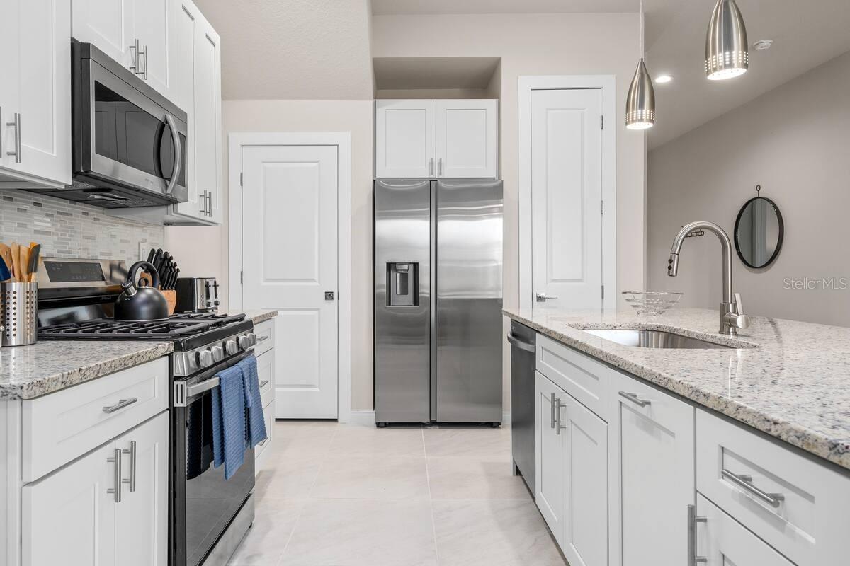 Townhouse at 7568 SUNFLOWER CIR, KISSIMMEE, photo 12 of 39