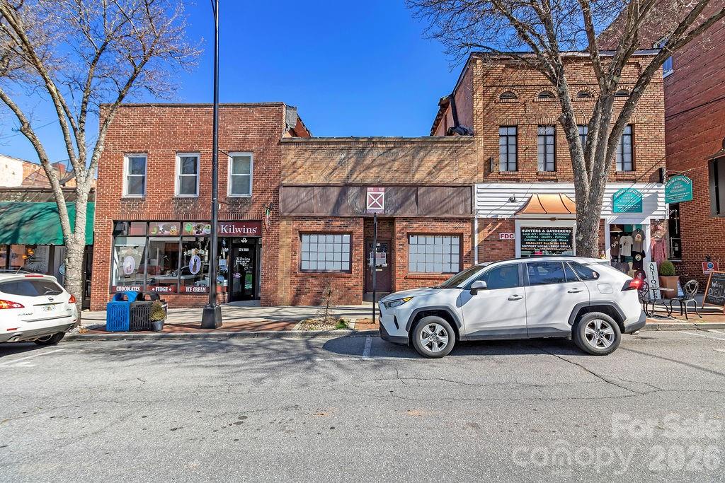 Front view on West Main Street. - 46 W Main Street, Brevard