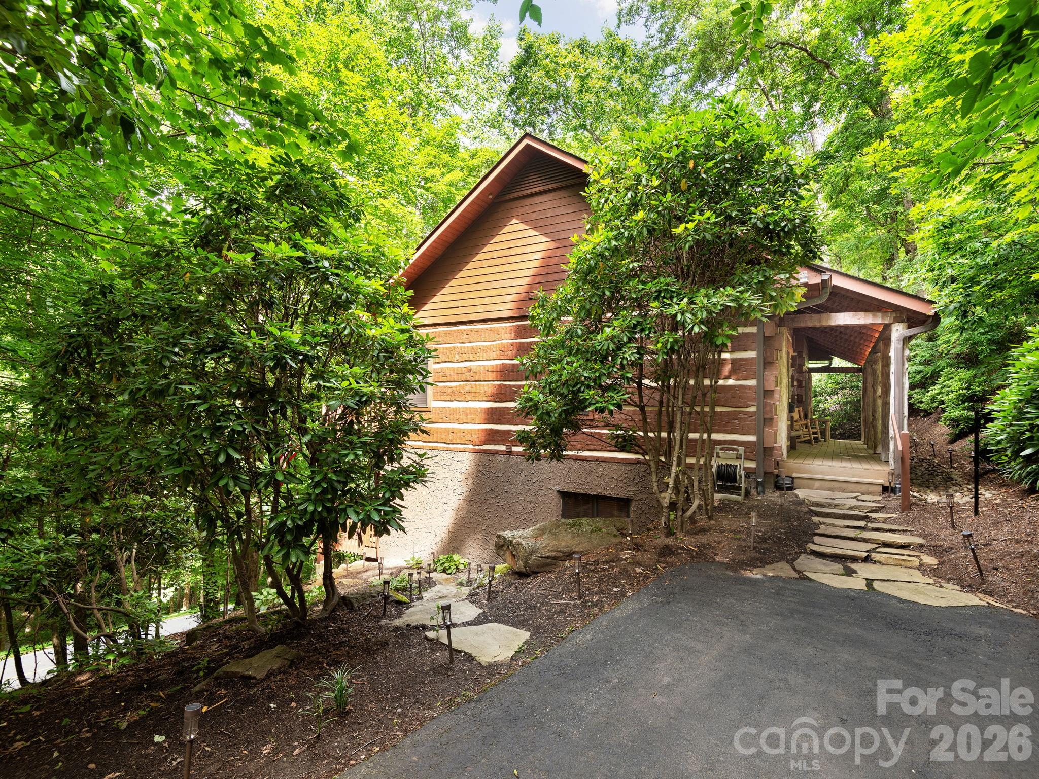 Single Family Residence at 37 Grinnin Sun Road, Burnsville, photo 13 of 36